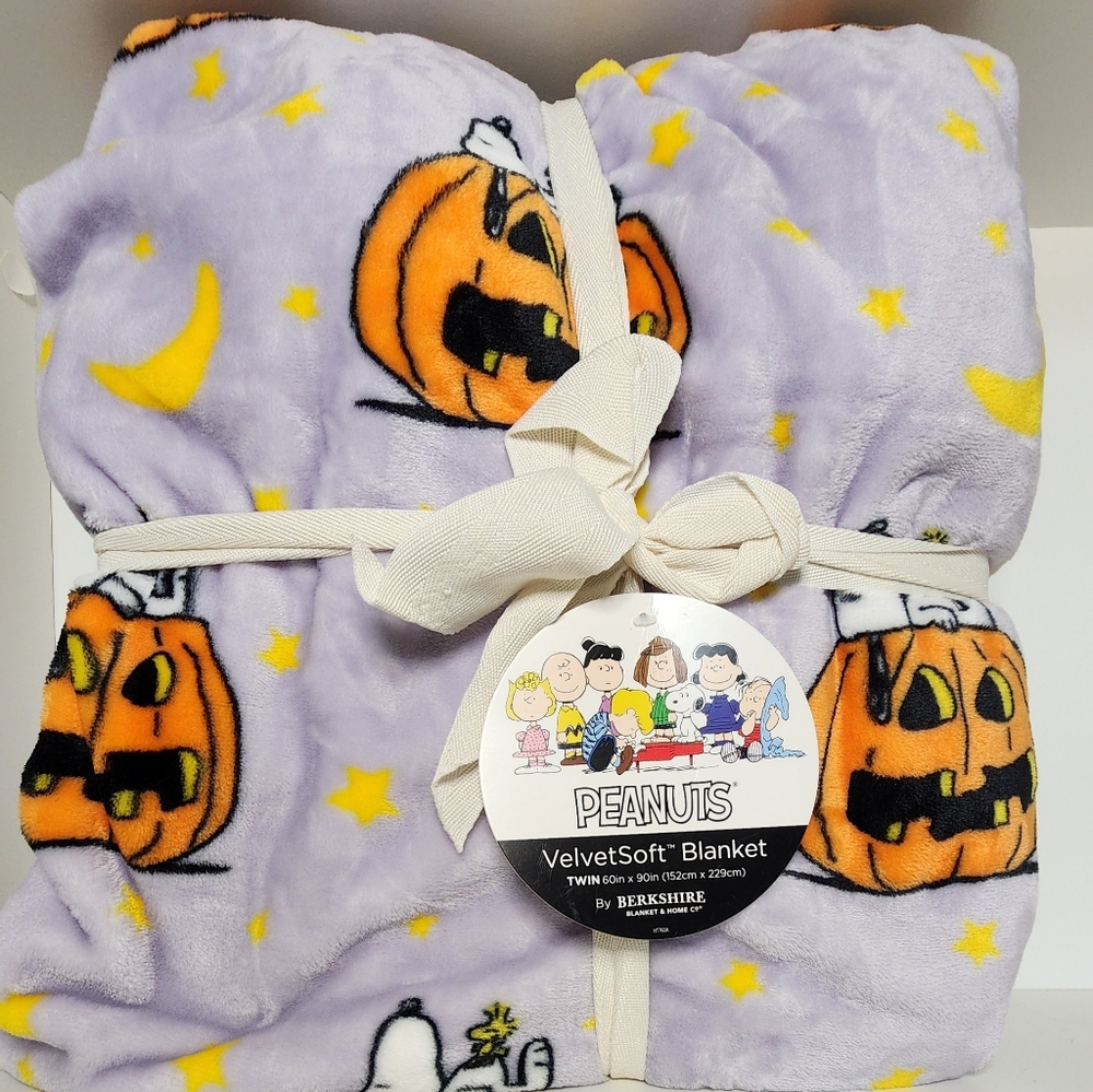 VelvetSoft Blanket Halloween Snoopy design